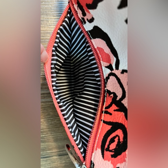 NWOT Giani Bernini crossbody bag. Non-leather. Adjustable strap. - Picture 10 of 15